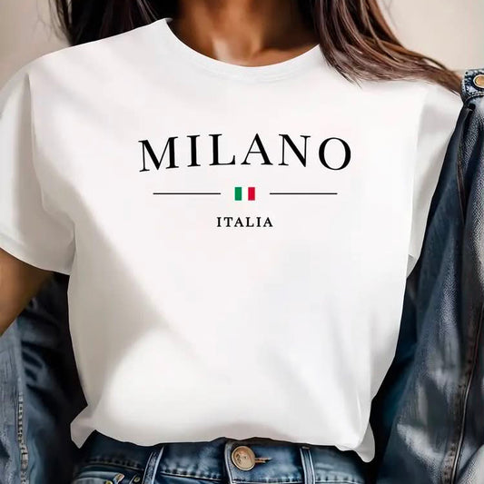 Бяла дамска тениска с изчистен черен надпис Milano Italy в модерен стил